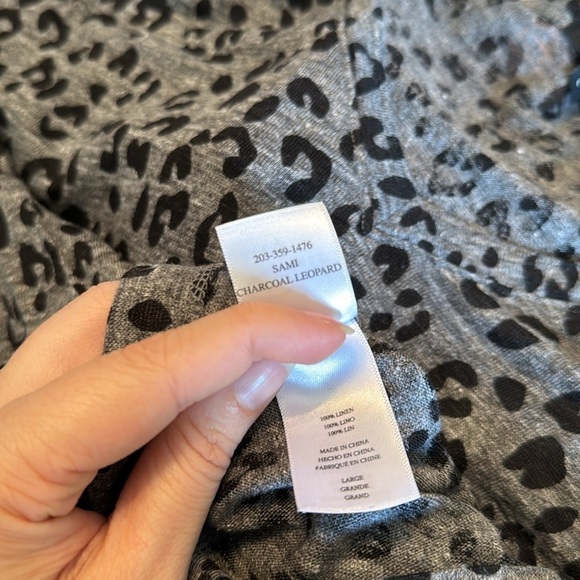 Rails Sami 100% linen charcoal leopard print long-sleeve v-neck top sz large - Picture 14 of 14